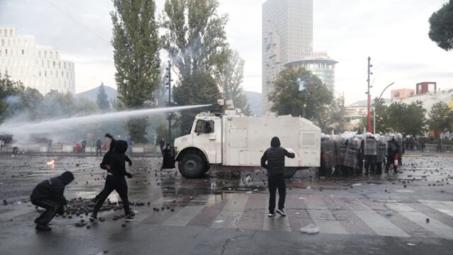Komisioni Europian: Protesta është e drejtë themelore, dhuna nuk ka vend