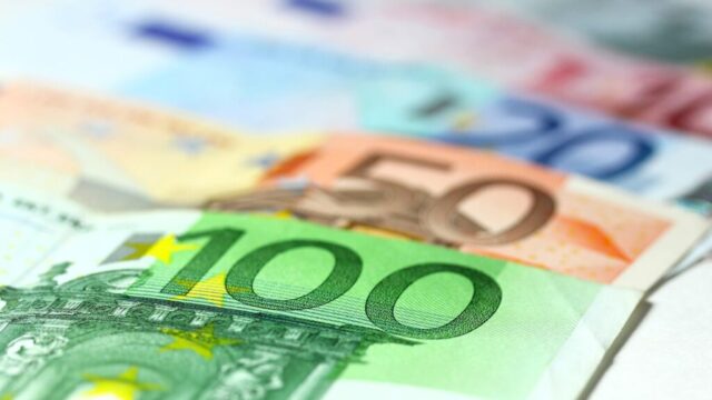 Banka e Shqipërisë bleu rekord 664 milionë euro në gjashtë muaj për të frenuar lekun