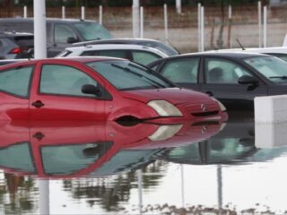 Spanja në alarm të kuq për stuhitë: Një viktimë në Katalonjë, ushtria në Balearë