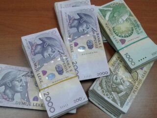Eurostat: Leku, monedha që u forcua më shumë ndaj euros në 10 vite mes 40 valutave