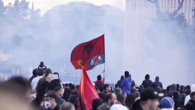 Pas protestave të të rinjve: Çfarë tregojnë shifrat për punën, qiratë dhe emigrimin