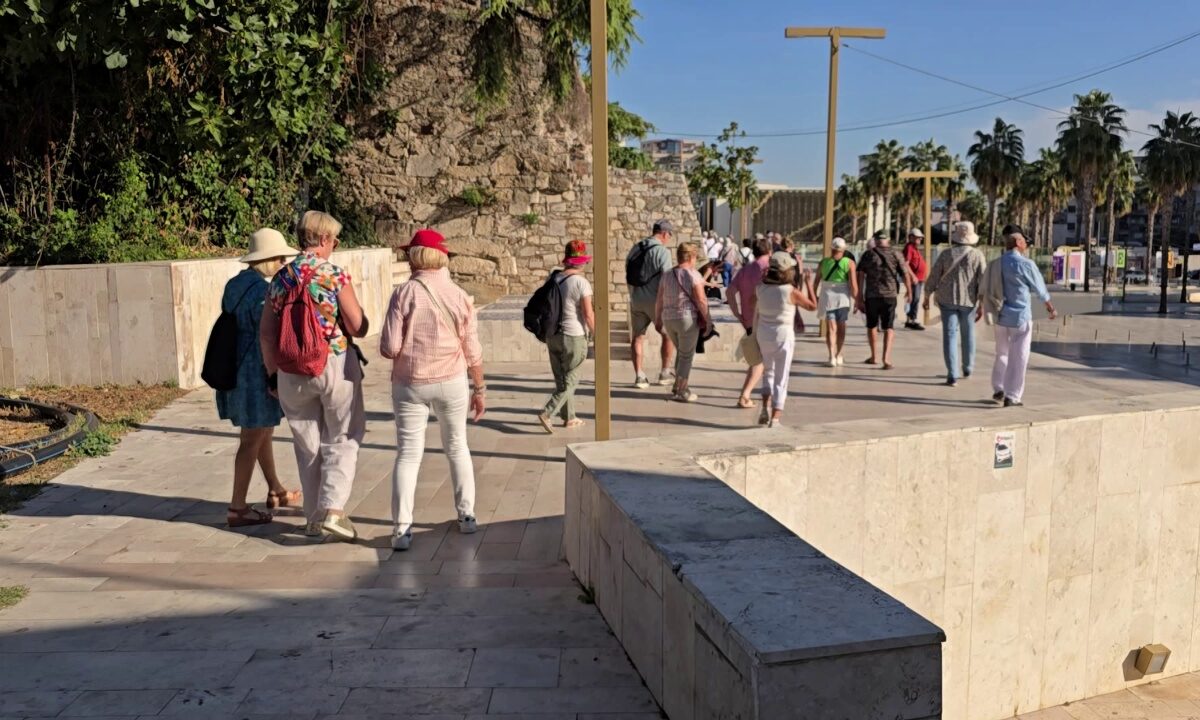 Turistët e tetorit zgjedhin Durrësin: Më pak turma, çmime më të ulëta dhe det ende i ngrohtë