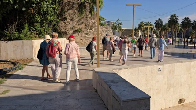 Turistët e tetorit zgjedhin Durrësin: Më pak turma, çmime më të ulëta dhe det ende i ngrohtë