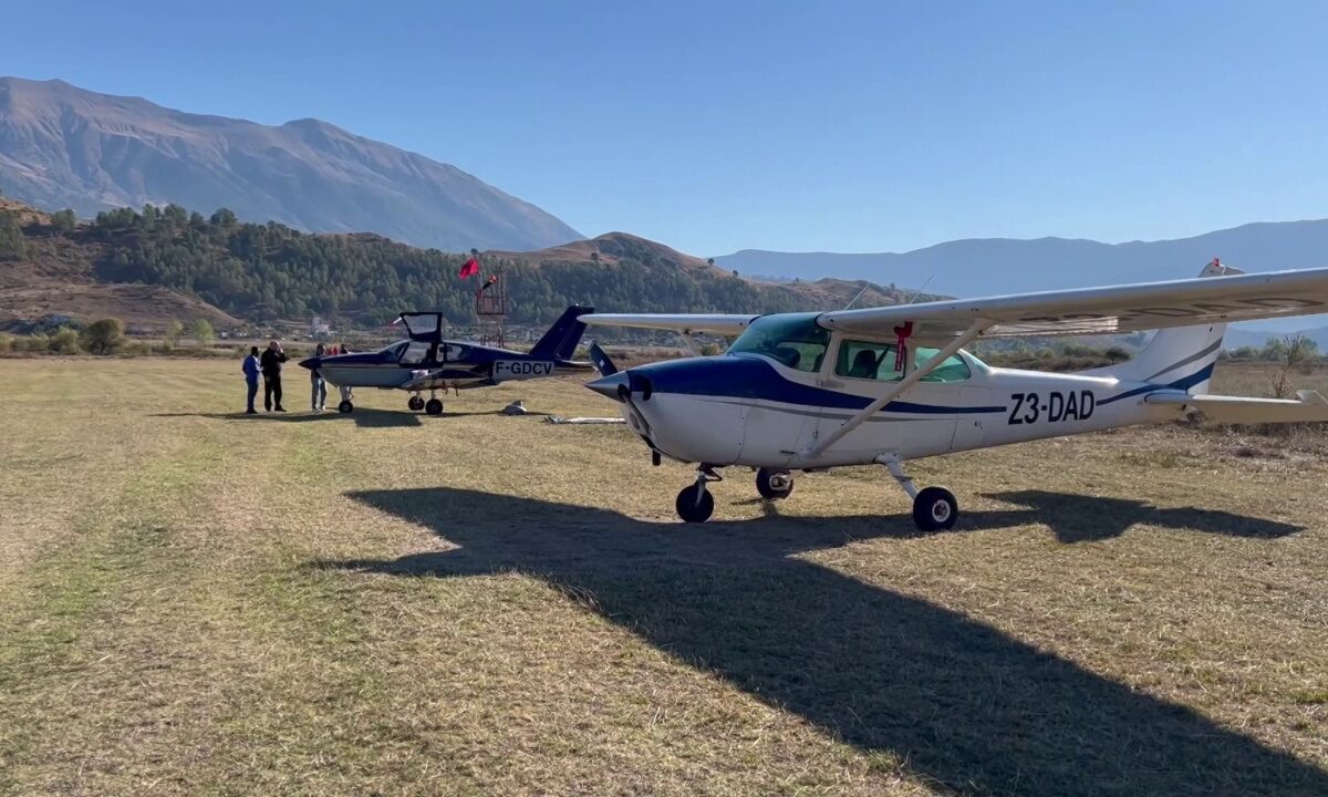 Turizmi ajror në Gjirokastër: 12 avionë sportivë nga Italia, Greqia dhe Maqedonia e Veriut